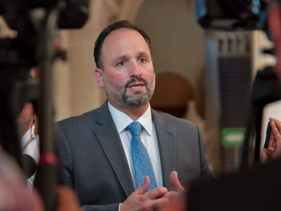 6EF63437-AD69-4035-AF27-3A78BD6894EB