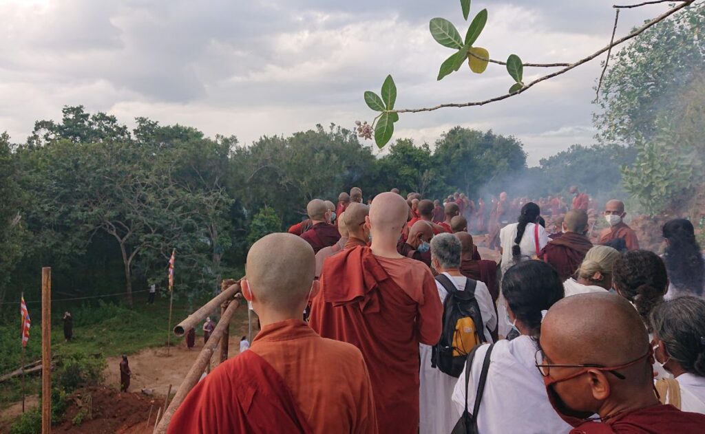 monjes-budistas-en-sri-lanka