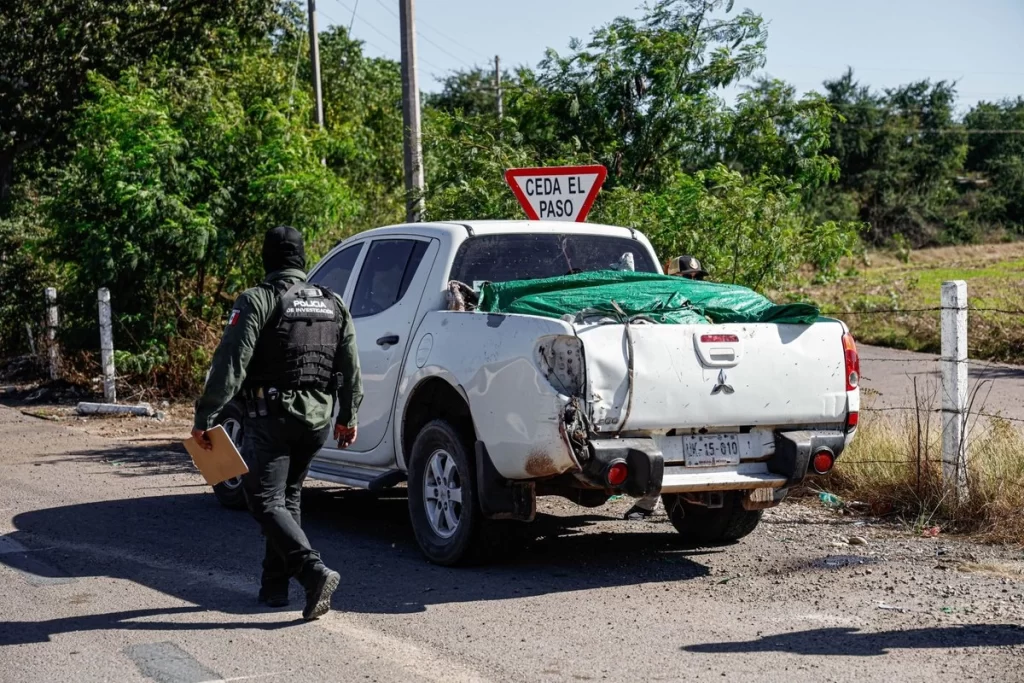 hallan-camioneta-con-al-menos-cinco-cuerpos-en-navolato_66ff27c4-ed40-4071-ba19-3ef95c3ed39d_medialjnimgndimage=fullsize