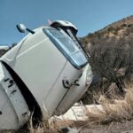 Vuelca pipa en la vía Parral-Guadalupe y Calvo; chofer resulta ileso