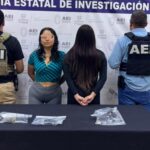 Detienen a mujer y a una menor tras cateo en Ciudad Juárez; aseguran arma y droga