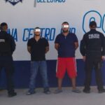 SSPE arrestar a 2 sujetos con 99 envoltorios de supuesta droga en Chihuahua.