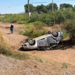 Volcadura de vehículo oficial del DIF Municipal deja tres lesionadas en la carretera Chihuahua-Juárez