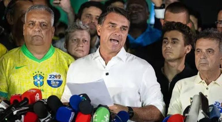 principal_abandono-flavio-bolsonaro-brasil-elecciones-viajo-estados-unidos