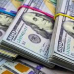 Dólar cayó ante el peso en ventanillas este martes; así cotizó hoy